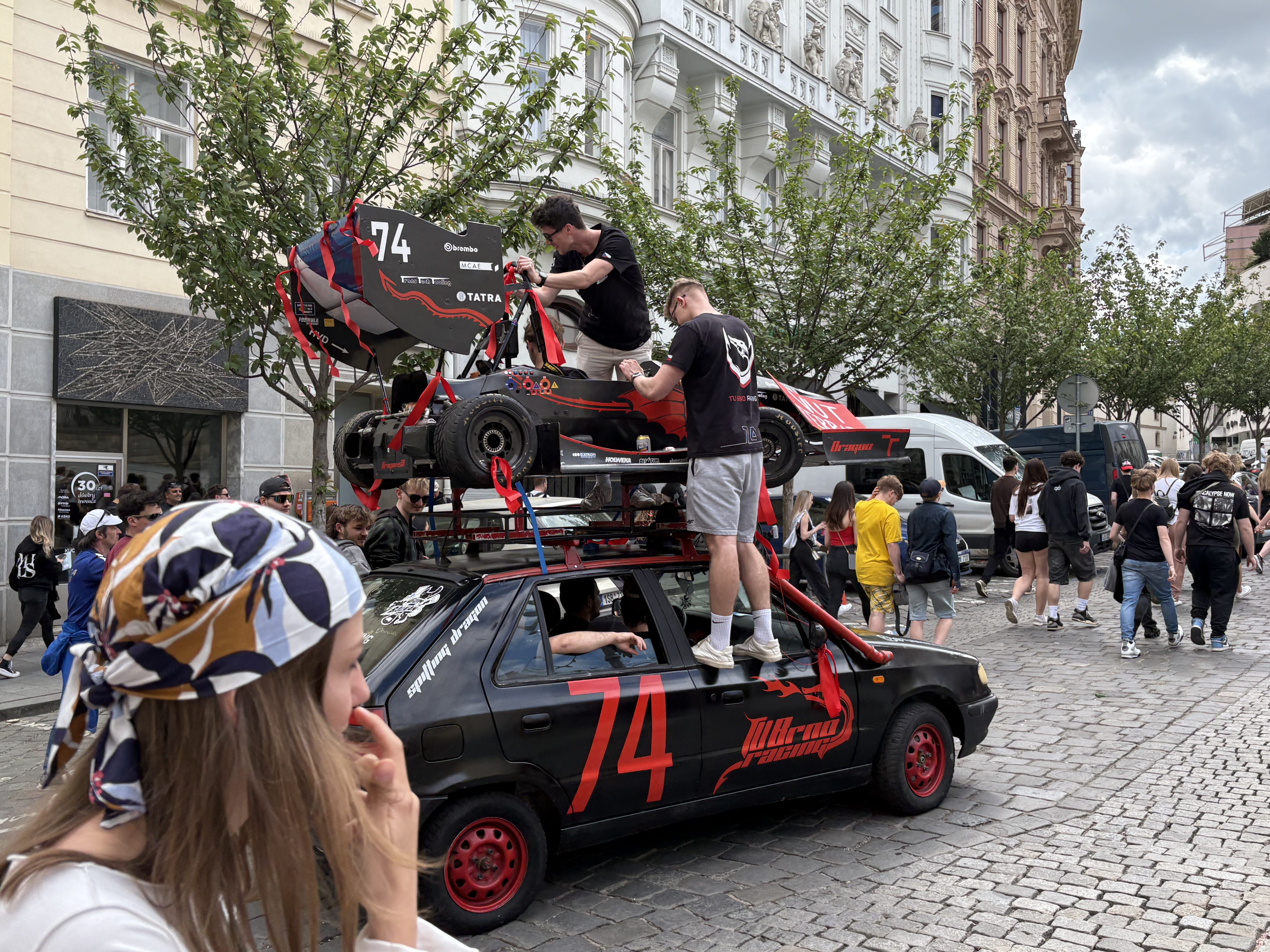 FOTO: V Brně propukly majálesové oslavy. Podívejte se na pestrý průvod