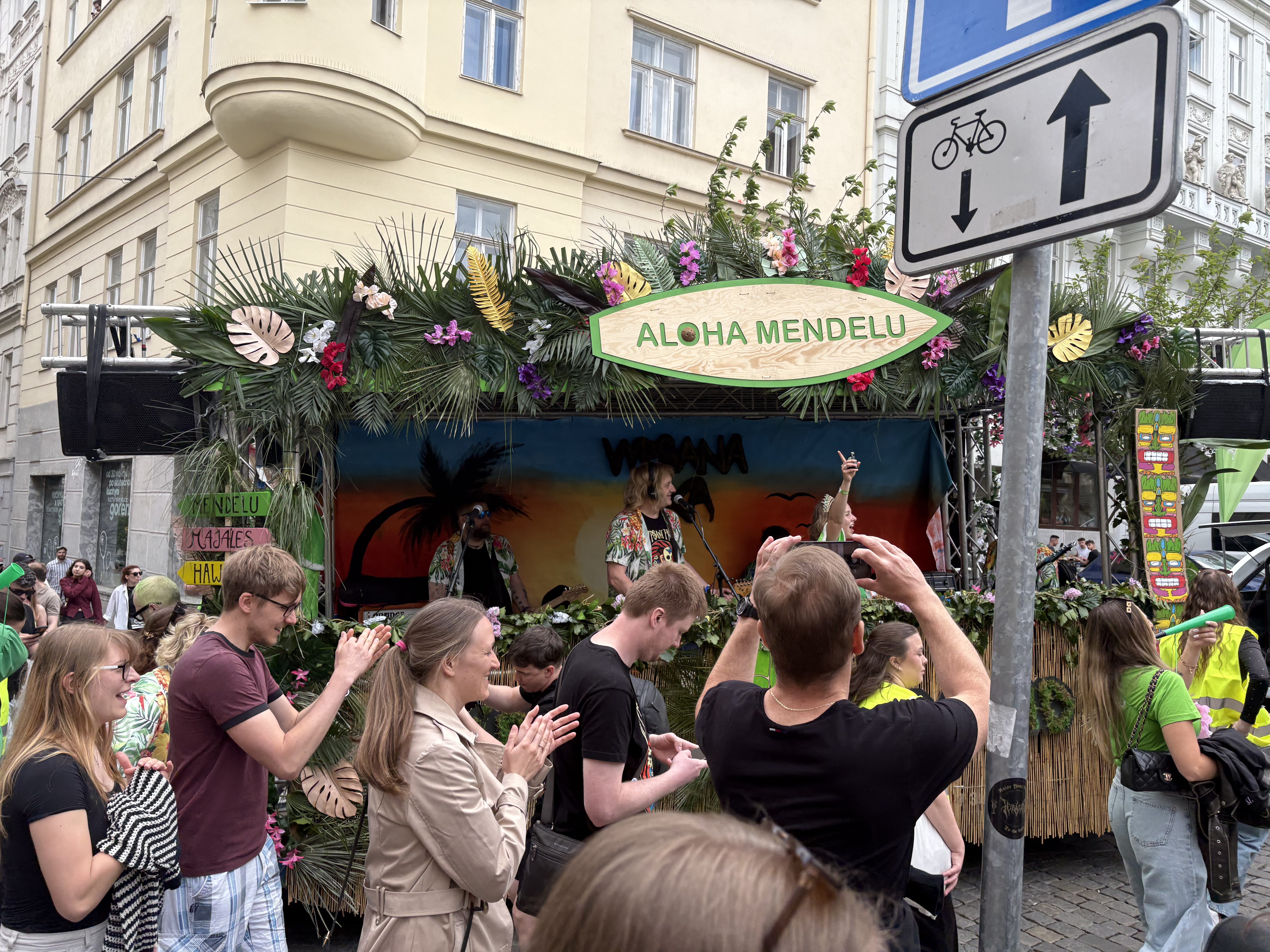 FOTO: V Brně propukly majálesové oslavy. Podívejte se na pestrý průvod