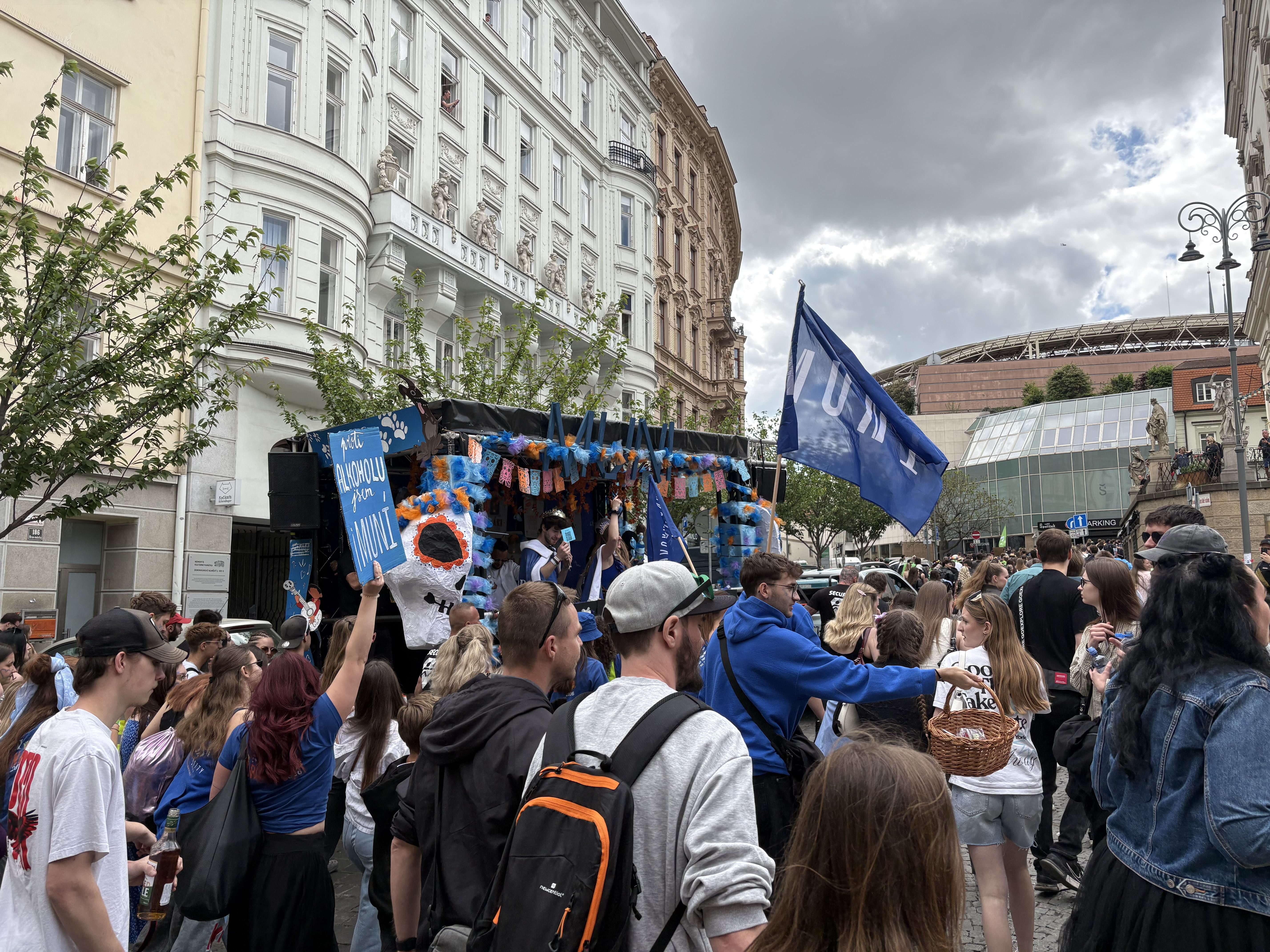 FOTO: V Brně propukly majálesové oslavy. Podívejte se na pestrý průvod
