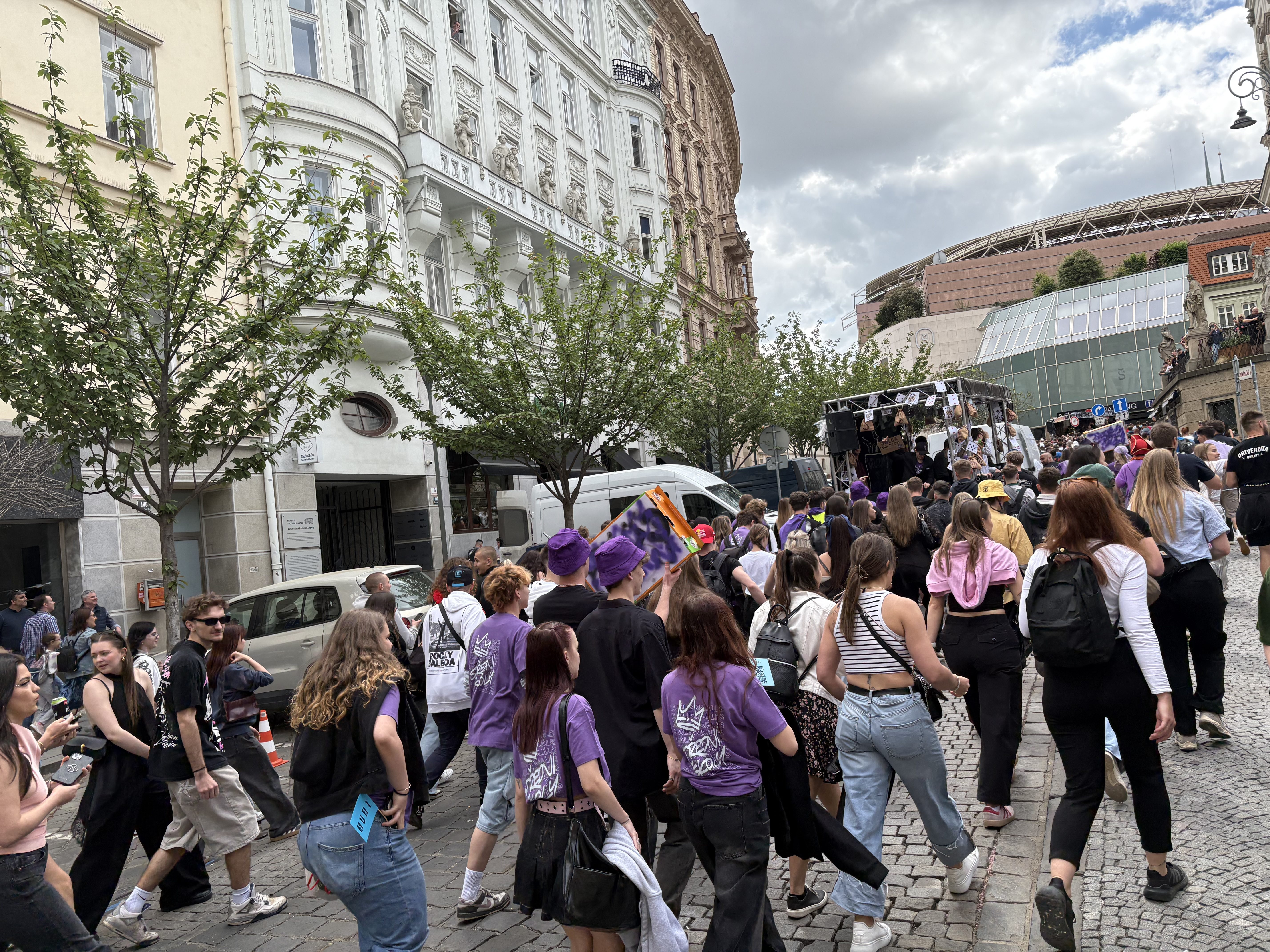FOTO: V Brně propukly majálesové oslavy. Podívejte se na pestrý průvod