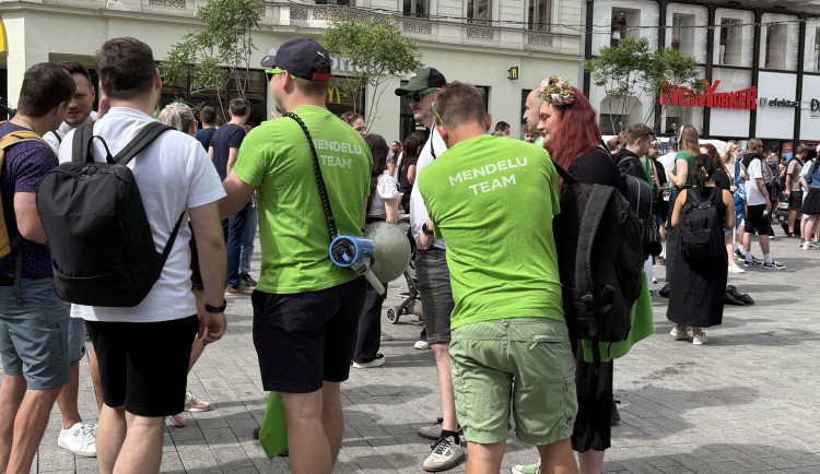 FOTO: V Brně propukly majálesové oslavy. Podívejte se na pestrý průvod