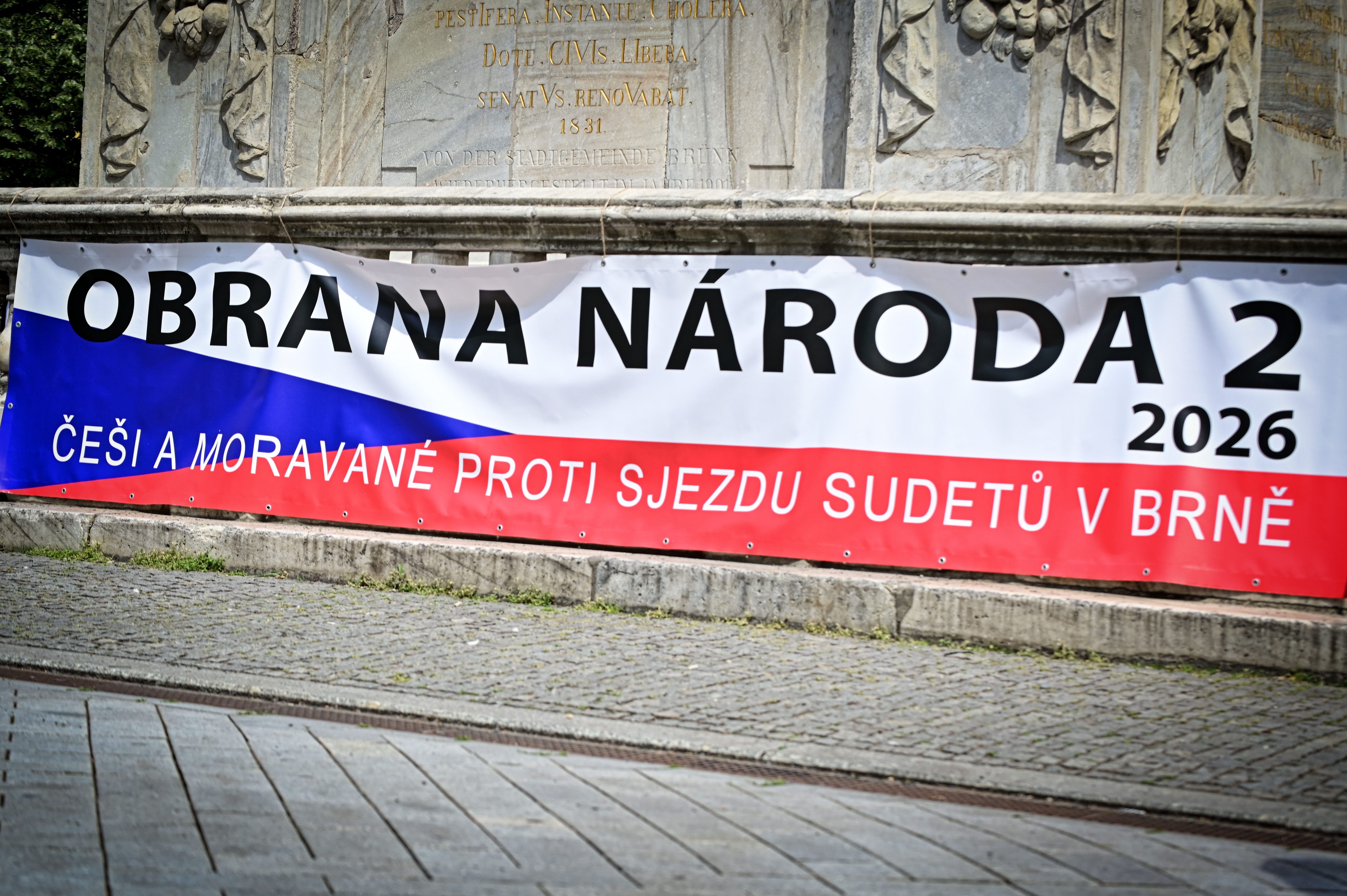 FOTO: Sudetští Němci zasedli s Čechy u společných stolů, přišli i odpůrci