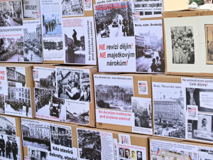 FOTO: Kultura, emoce a protesty. Tak vypadal sjezd sudetských Němců v Brně
