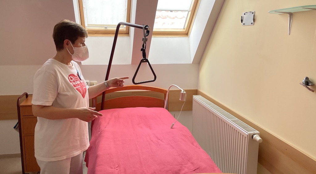 Vrchní sestra Marta Ondříková představuje zázemí hospice
