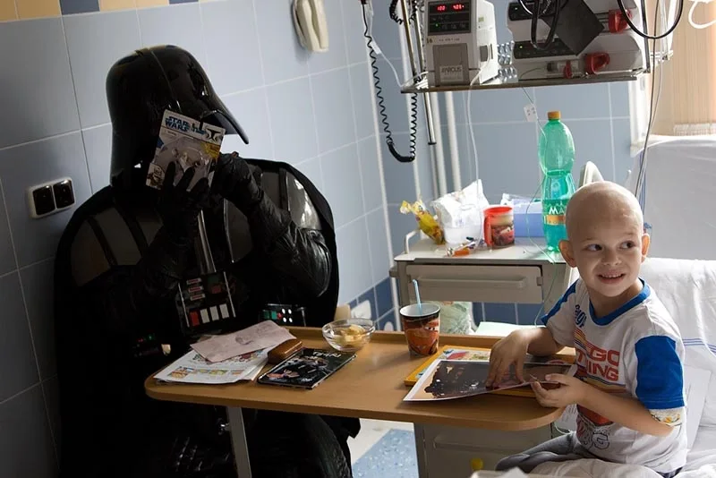 501. legie ze Star Wars navštívila Kliniku dětské onkologie Fakultní nemocnice Brno