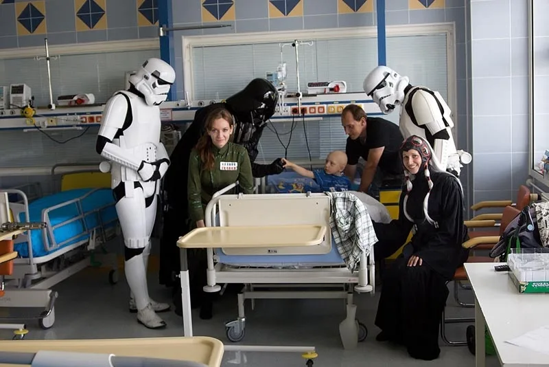 501. legie ze Star Wars navštívila Kliniku dětské onkologie Fakultní nemocnice Brno