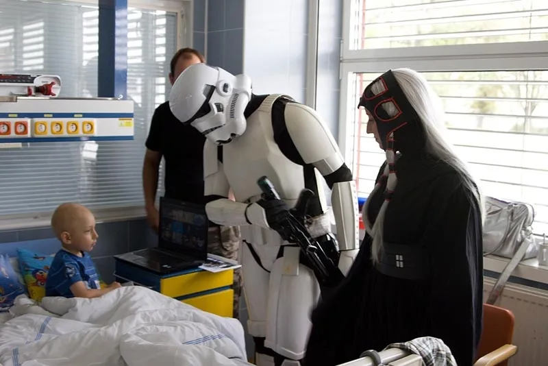 501. legie ze Star Wars navštívila Kliniku dětské onkologie Fakultní nemocnice Brno