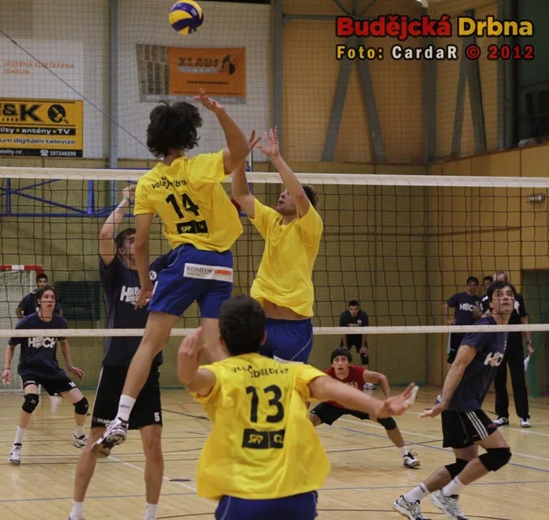 Fučík nahrává, Kubalec připraven k útoku