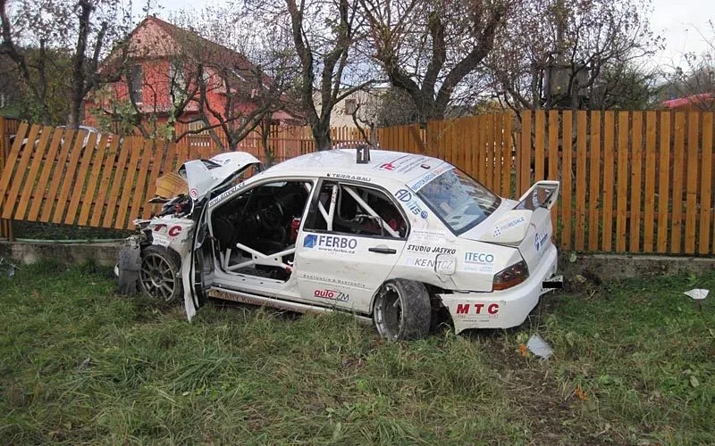 Havarované vozidlo bratrů Bartončíkových