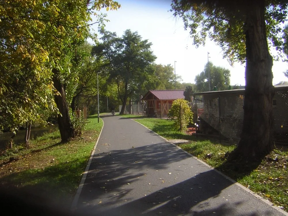 Stezka Komárov 1