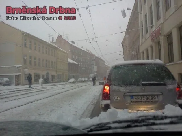 Sníh způsobil kolaps brněnské dopravy