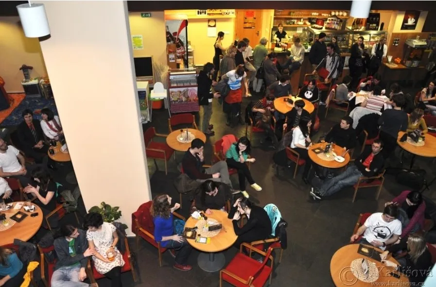 Café Gaviota, Malé divadlo kjógenu