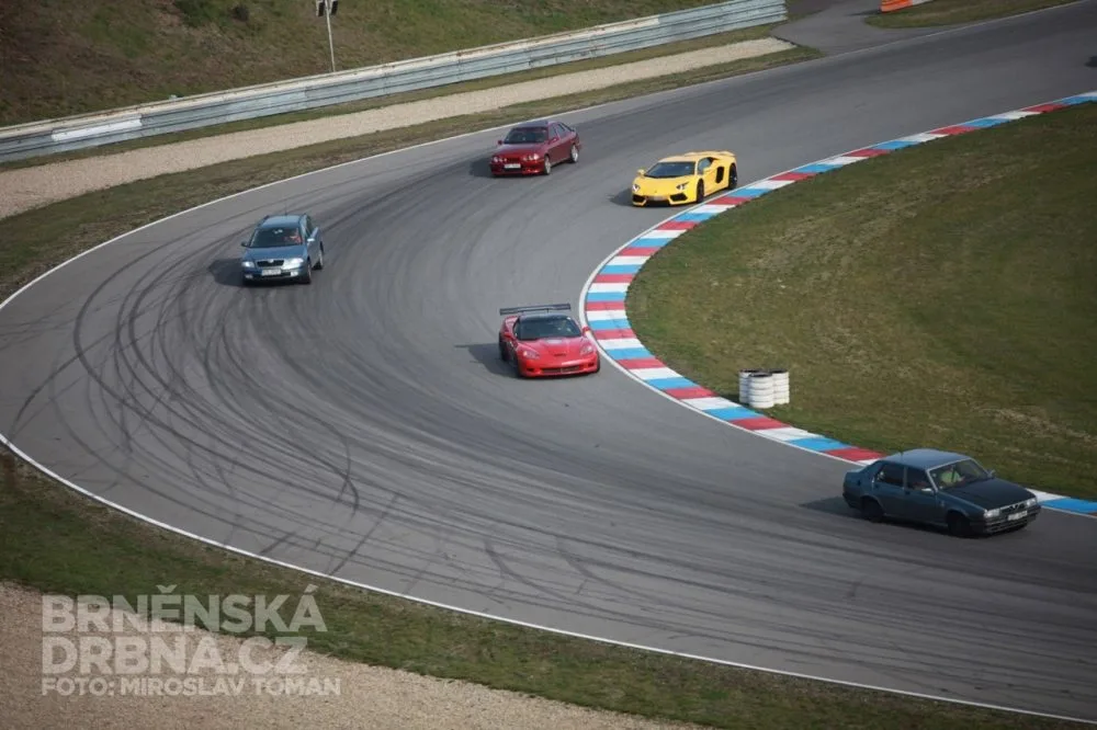 Okruh zaplnily nejrůznější vozy, foto: Brněnská Drbna