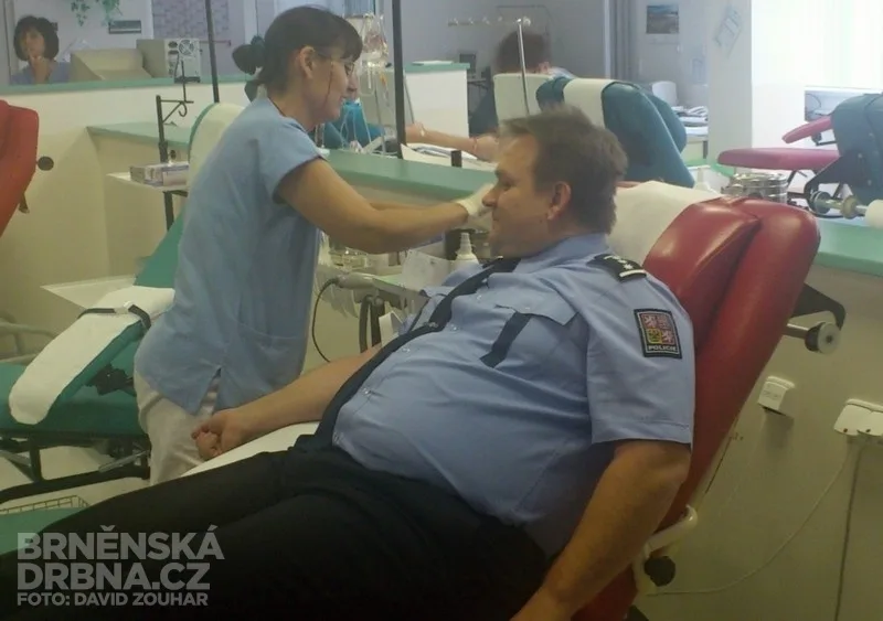 Krev daroval také ředitel jihomoravských policistů Leoš Tržil, foto: Brněnská Drbna, David Zouhar