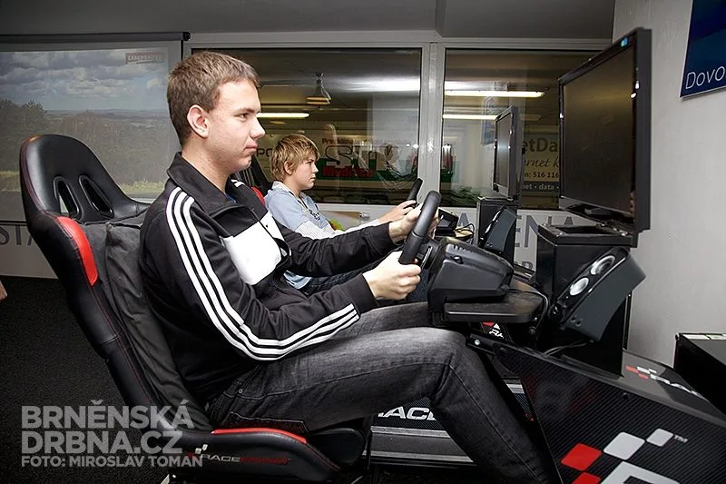 Redaktor Drbny David Zouhar vyzkoušel závody na simulátoru, foto: Brněnská Drbna