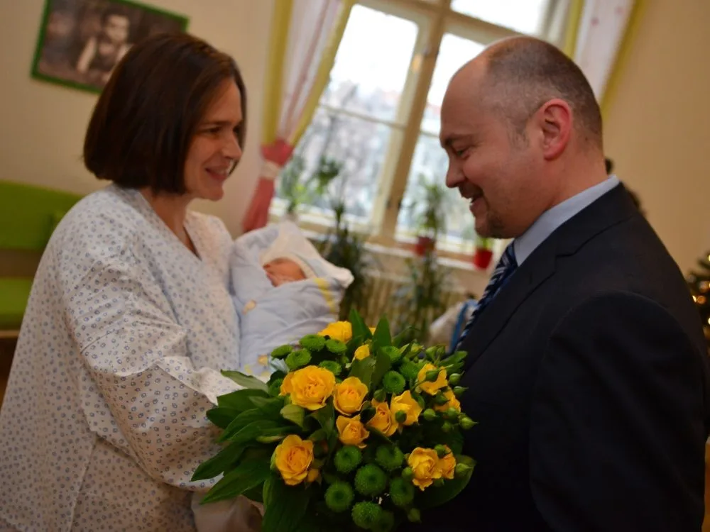 Hejtman so prvním brněnským miminkem roku 2014 a jeho maminkou, foto: Jihomravský kraj