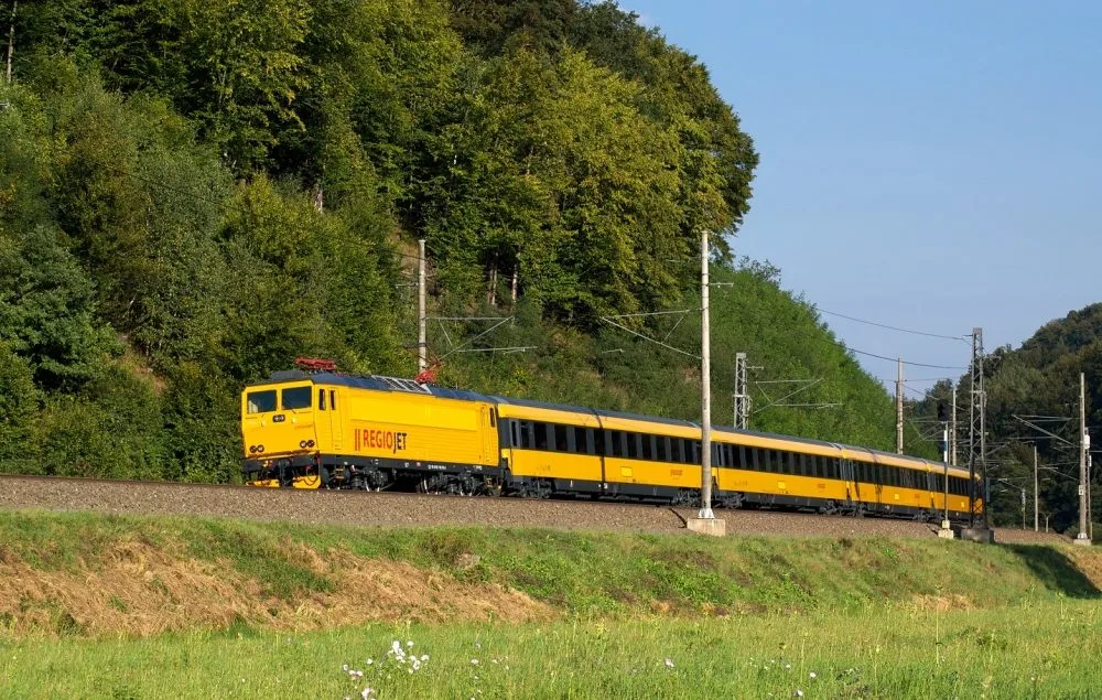 Žluté vlaky Regio Jet, foto: Studentagency.cz