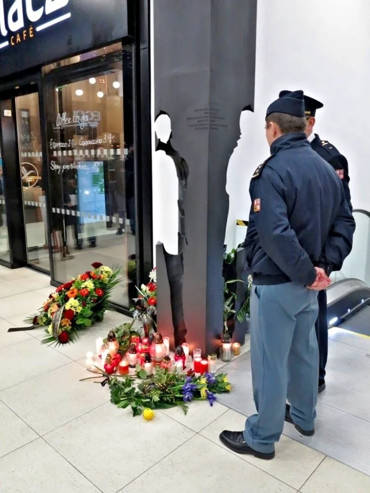 Pietní akt v OC Letmo, foto: HZS JMK