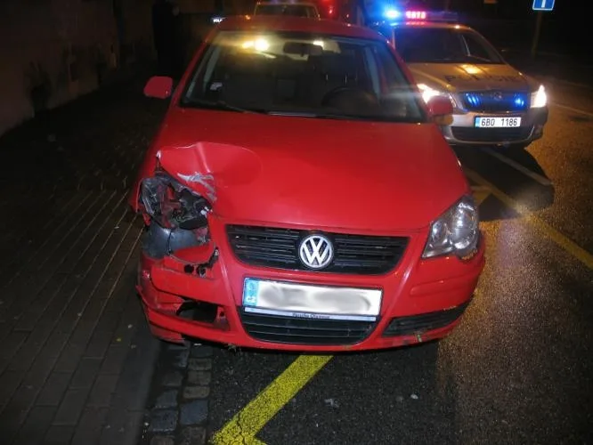 Řidička při jízdě také poškodila auto, foto: Policie ČR