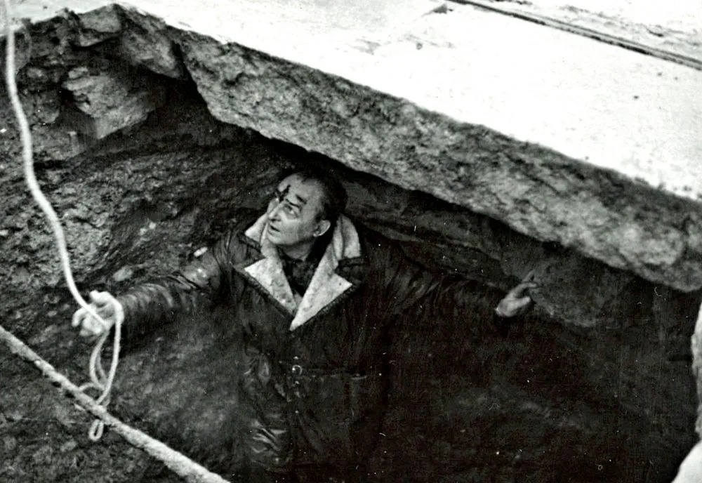 Hasiči zasahovali před osmatřicetilety u propadu půdy v Pekařské ulici, foto: hasiči JMK