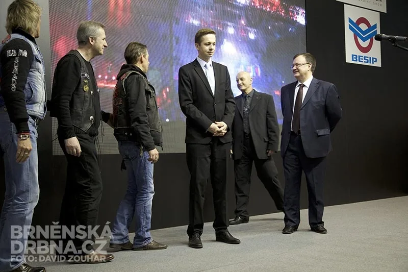 Zahájení se zúčastnil první náměstek brněnského primátora Robert Kotzian (v popředí) a generální konzul Ruska v Brně Andrej Jevgenjevič Šaraškin (vpravo), foto: Brněnská Drbna, Miroslav Toman