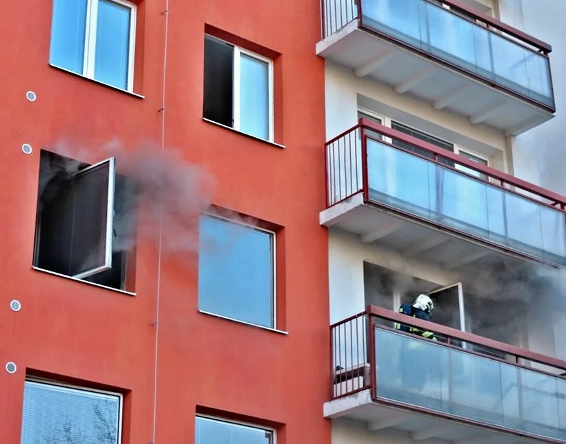 Hasiči likvidovali požár v Prušánecké ulici na Vinohradech, foto: hasiči JMK
