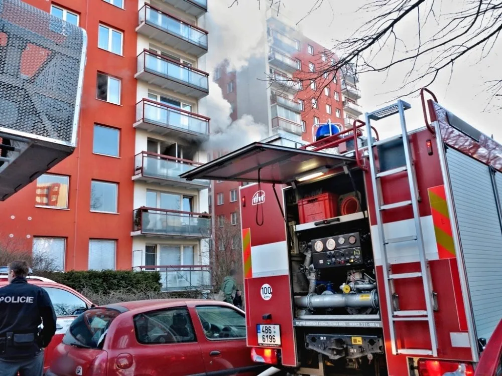 Hasiči likvidovali požár v Prušánecké ulici na Vinohradech, foto: hasiči JMK