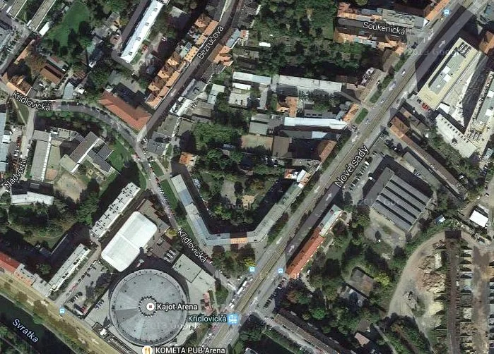 Vnitroblok, ve kterém mají vyrůst dva bytové domy, foto: Google Maps
