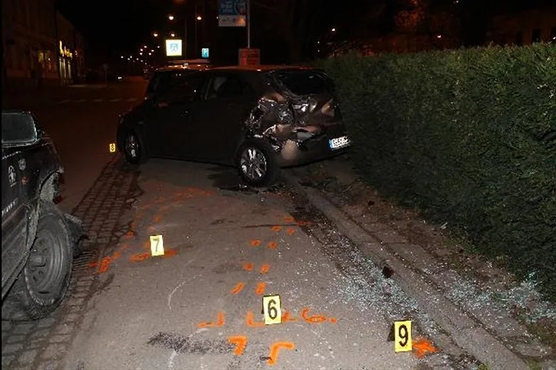 Nabouraný Jeep a jedna z jeho "obětí", foto: Policie ČR