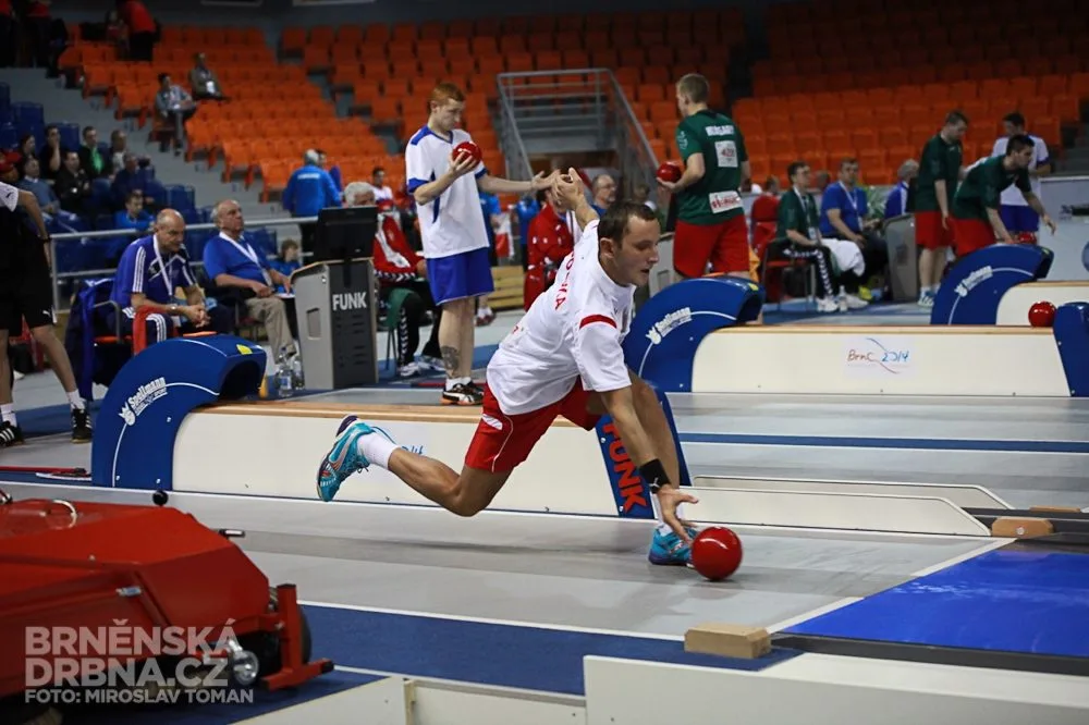 Na Mistrovství světa v kuželkách 2014 v Brně získali čeští juniorští reprezentanti stříbrné medaile. Na snímku reprezentant Polska, foto: Brněnská Drbna, Miroslav Toman