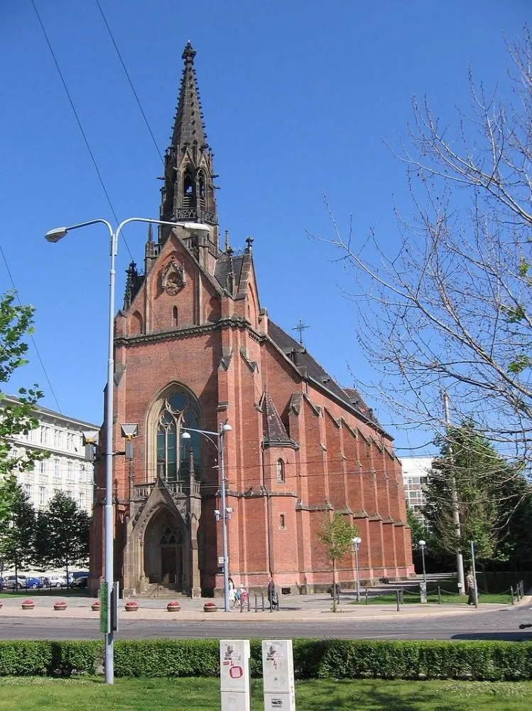 Českobratrský evangelický chrám Jana Amose Komenského, známý jako Červený kostel. Foto: Wikipedia.org