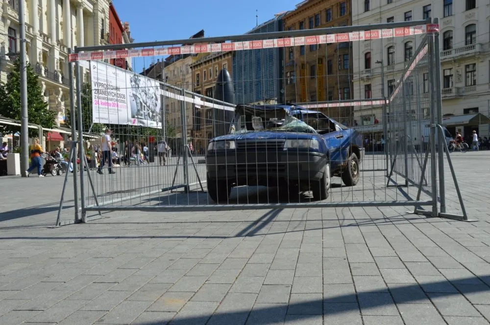 V centru Brna se objevila auta po nehodách, foto: HZS JMK