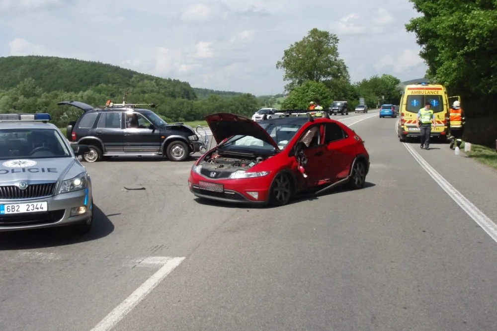 Při nehodě u Kuřimy došlo ke zranění pěti osob, foto: HZS JMK