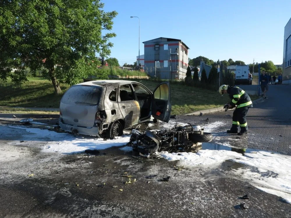 V Líšni zahynul po střetu s osobním autem motorkář, foto: HZS JMK
