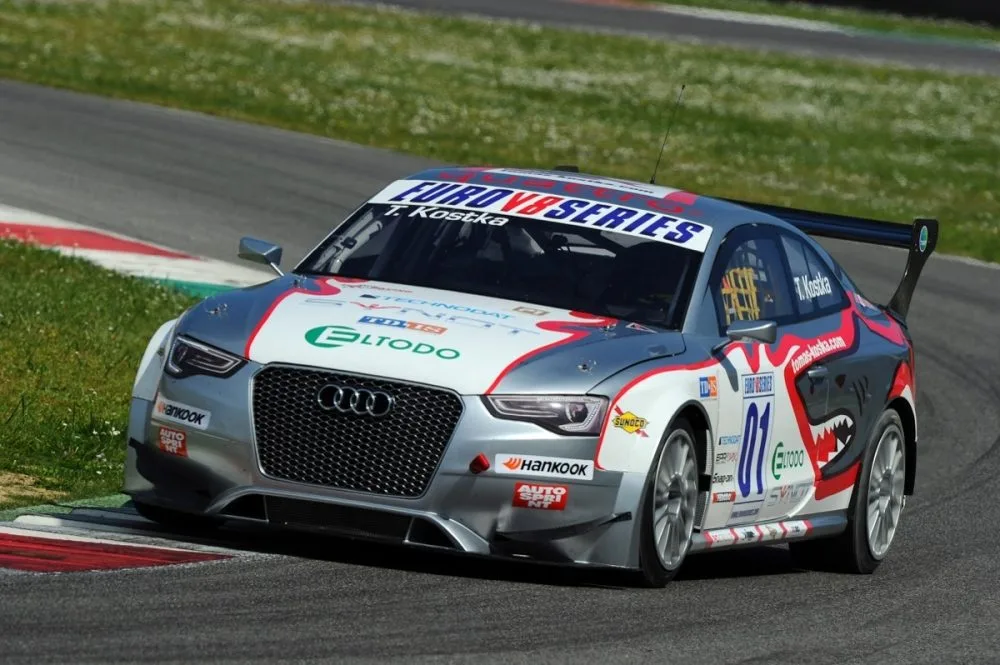 Tomáš Kostka je důstojným soupeřem horkokrevným italským pilotům, foto: EuroV8 Series