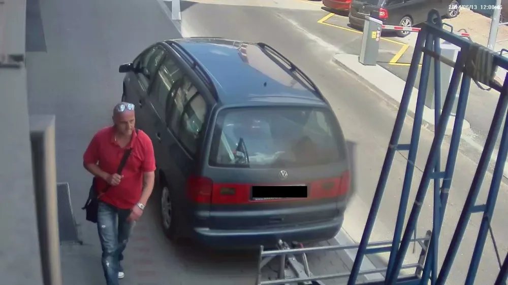Muže zachytila bezpečnostní kamera, foto: Policie ČR