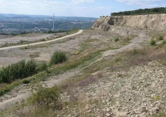 Ochranáři vybudovali nad lomem u Brna turistickou stezku