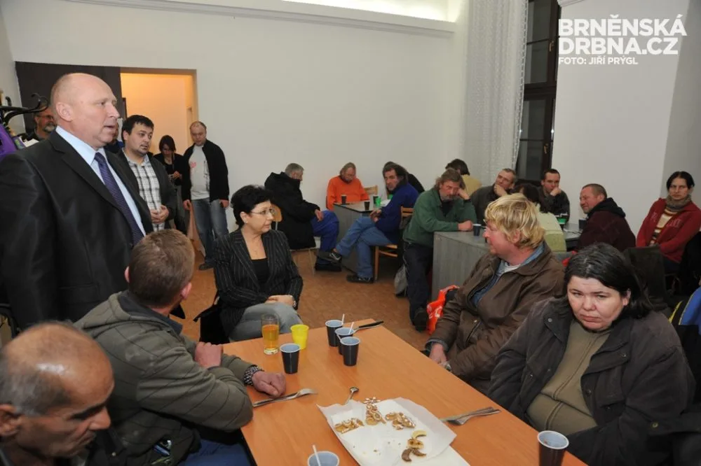 Lidem bez domova začala sloužit noční krizová centra