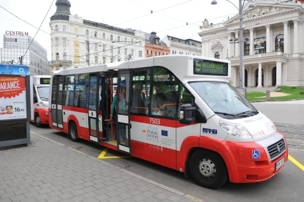 turistický minibus