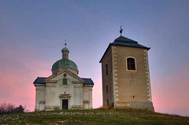 Zvonice a kostel sv. Šebestiána, foto: mapy.cz