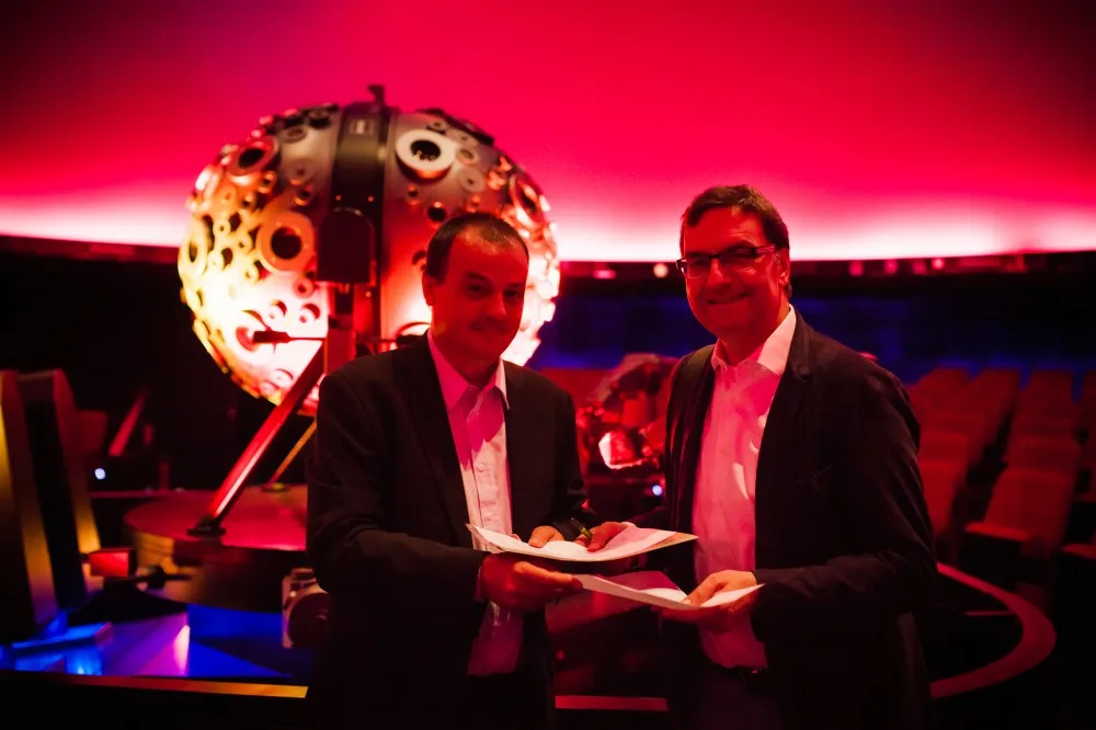 Jiří Dušek za Hvězdárnu a planetárium Brno a Thomas Kraupe za Planetarium Hamburg
