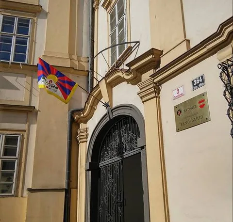 Vlajka na radnici Brno-střed