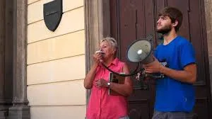 Manifestace bez omluvy (Anna Štofanová projev), Foto: Youtube