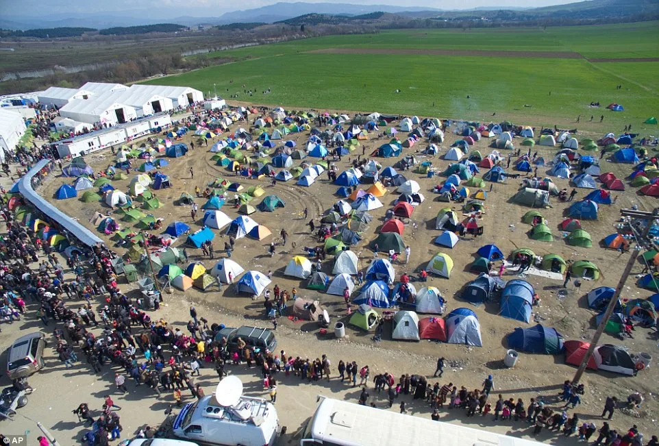Uprchlický tábor v Aténách, foto: www.dailymail.co.uk