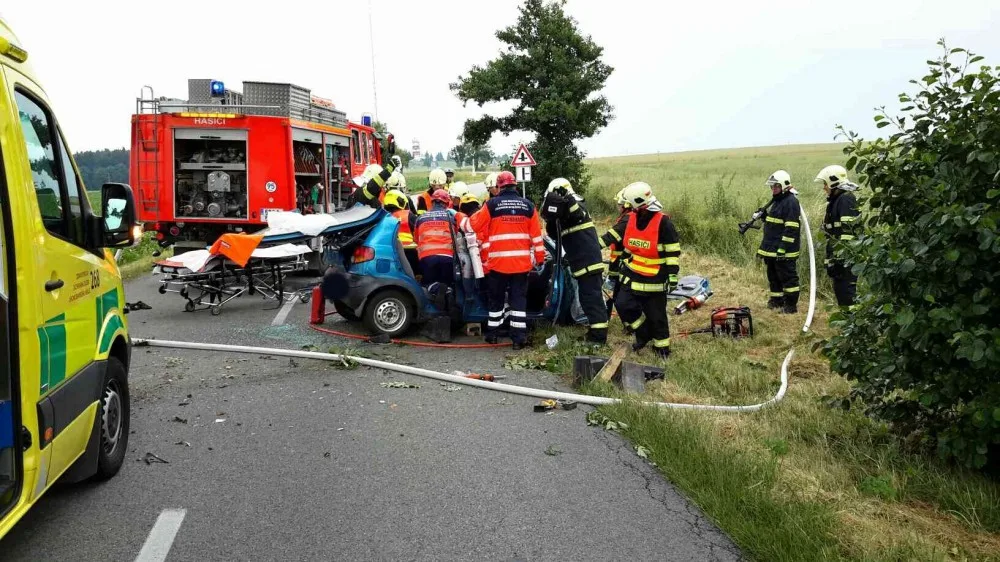 Pondělí bylo plné dopravních nehod. Zemřeli dva lidé