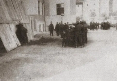 oprava salvou na dvoře Kaunicových studentských kolejí. Foto: archiv Jiřího Skoupého 