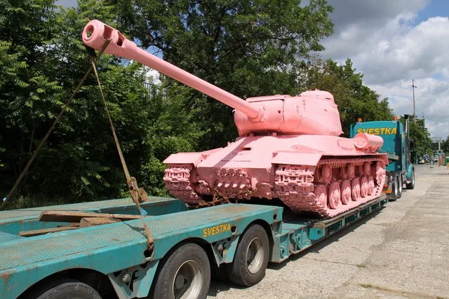 Růžový tank Davida Černého, zdroj: Ministerstvo obrany