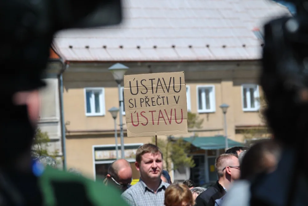 Jeden z protestujících proti