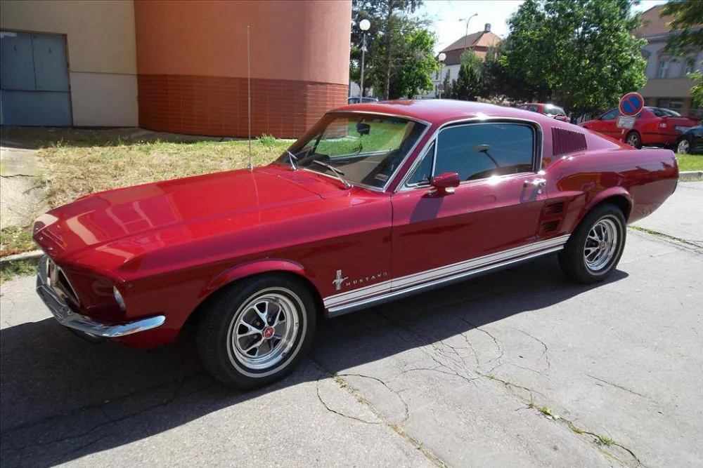 Ford Mustang v dražbě