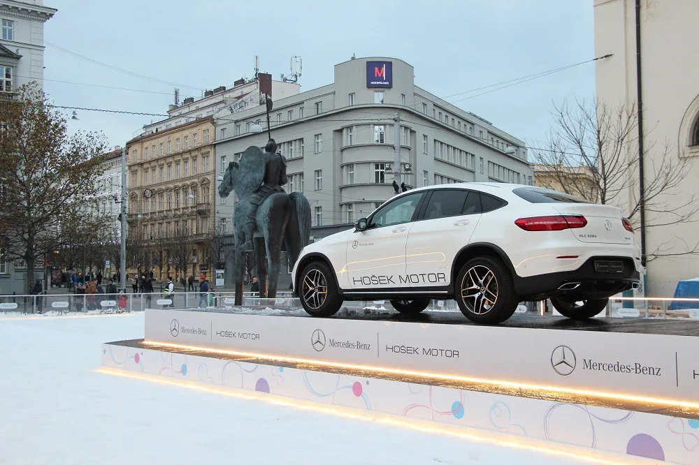 Reklamní Mercedes u Brusláku